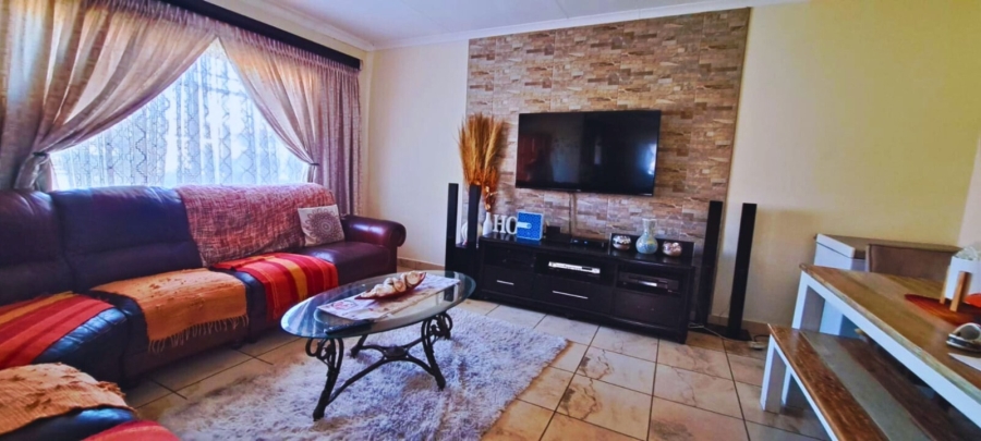 3 Bedroom Property for Sale in Waterkloof East North West